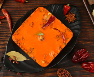 品味重慶經(jīng)典，老火鍋紅油底料入口那一刻，辣香四溢，你嘗過嗎？