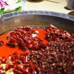 探訪火鍋底料廠：獨特配方魅力何在？